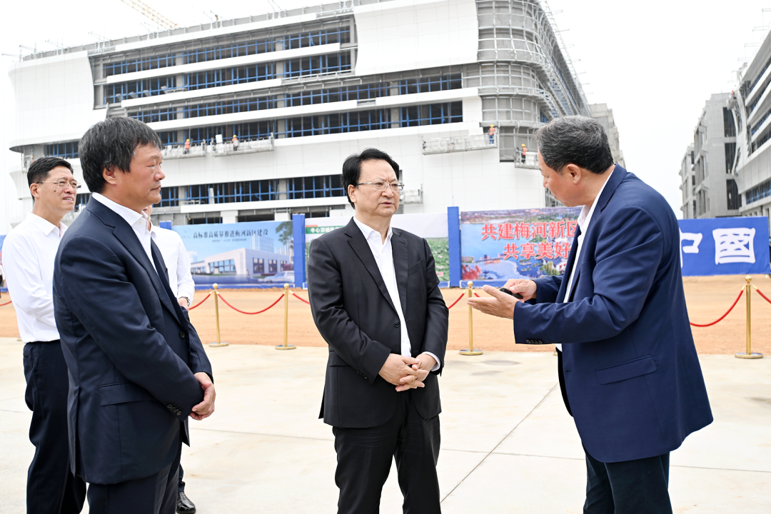 9月9日，省委书记景俊海到梅河口市调研，在梅河云顶集团肉牛产业综合加工项目现场详细了解肉牛养殖、加工、交易全产业链运行情况。.png